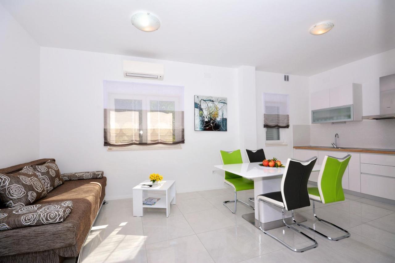 Seas The Day Apartments Podstrana Exterior foto