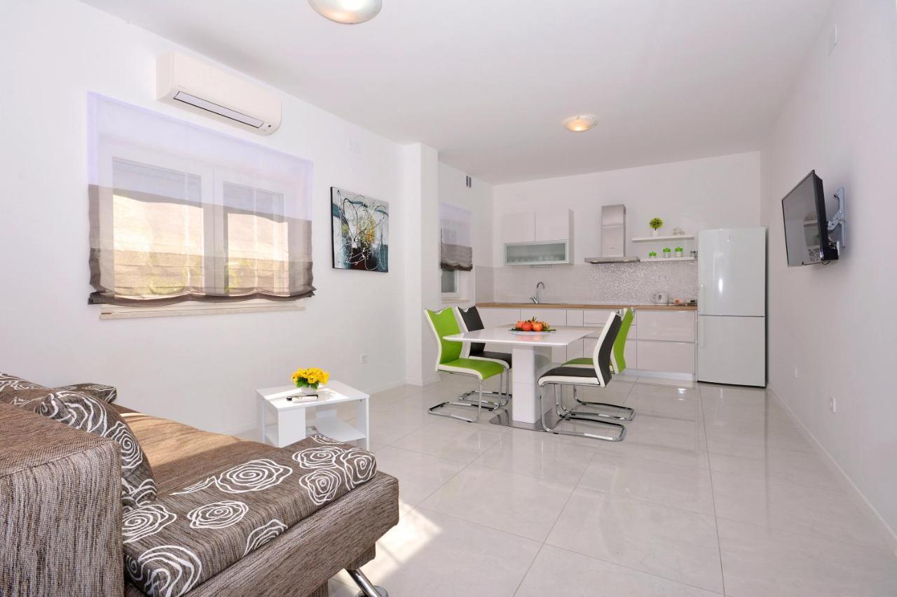 Seas The Day Apartments Podstrana Exterior foto