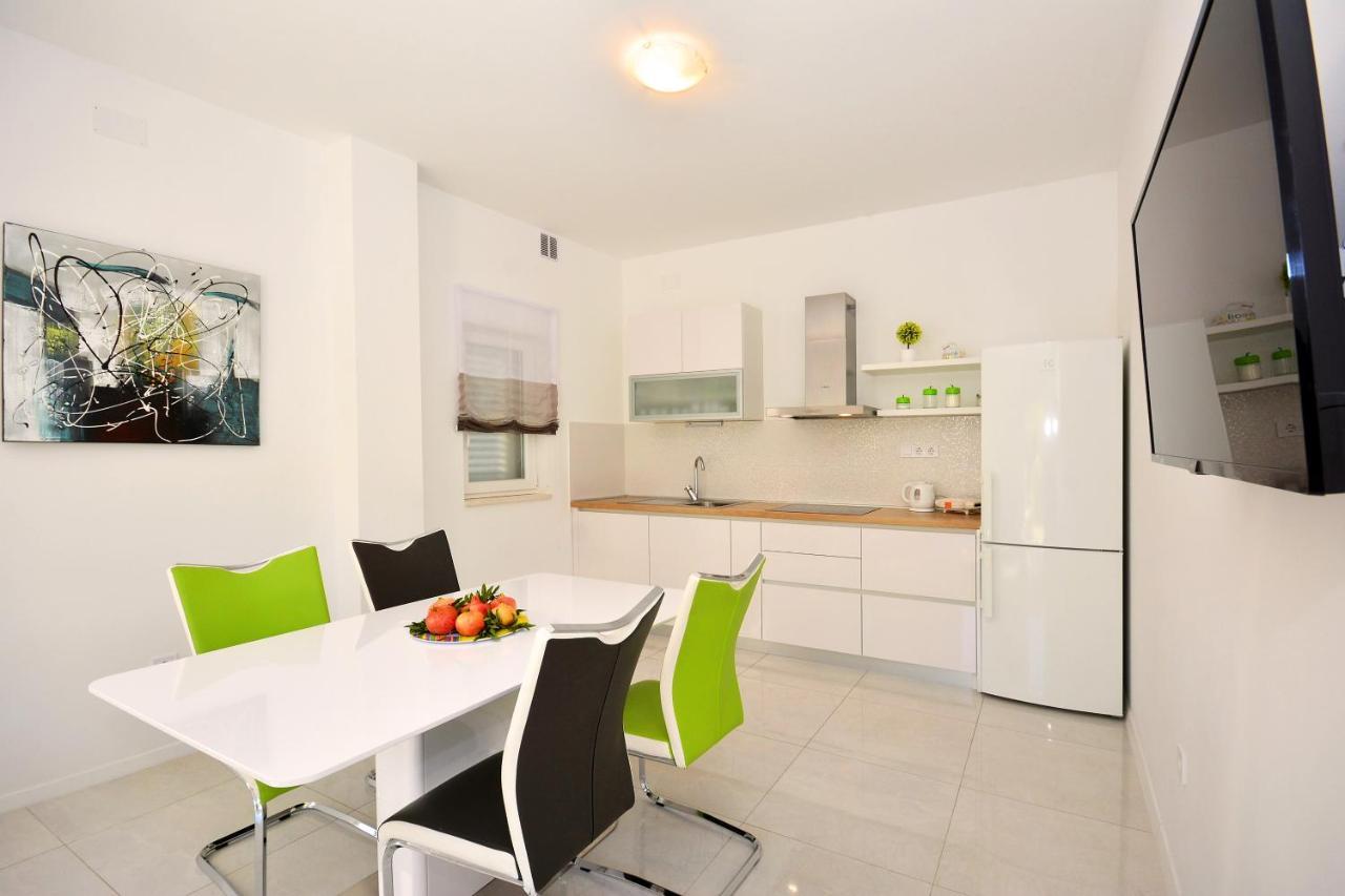 Seas The Day Apartments Podstrana Exterior foto